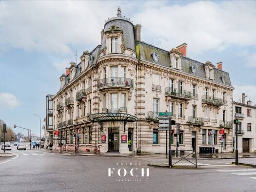 Appartement à louer 860 € 5 pièces 1 chambre 109,2 m² Étage 3/3 Centre Ville Pont-à-Mousson 54700