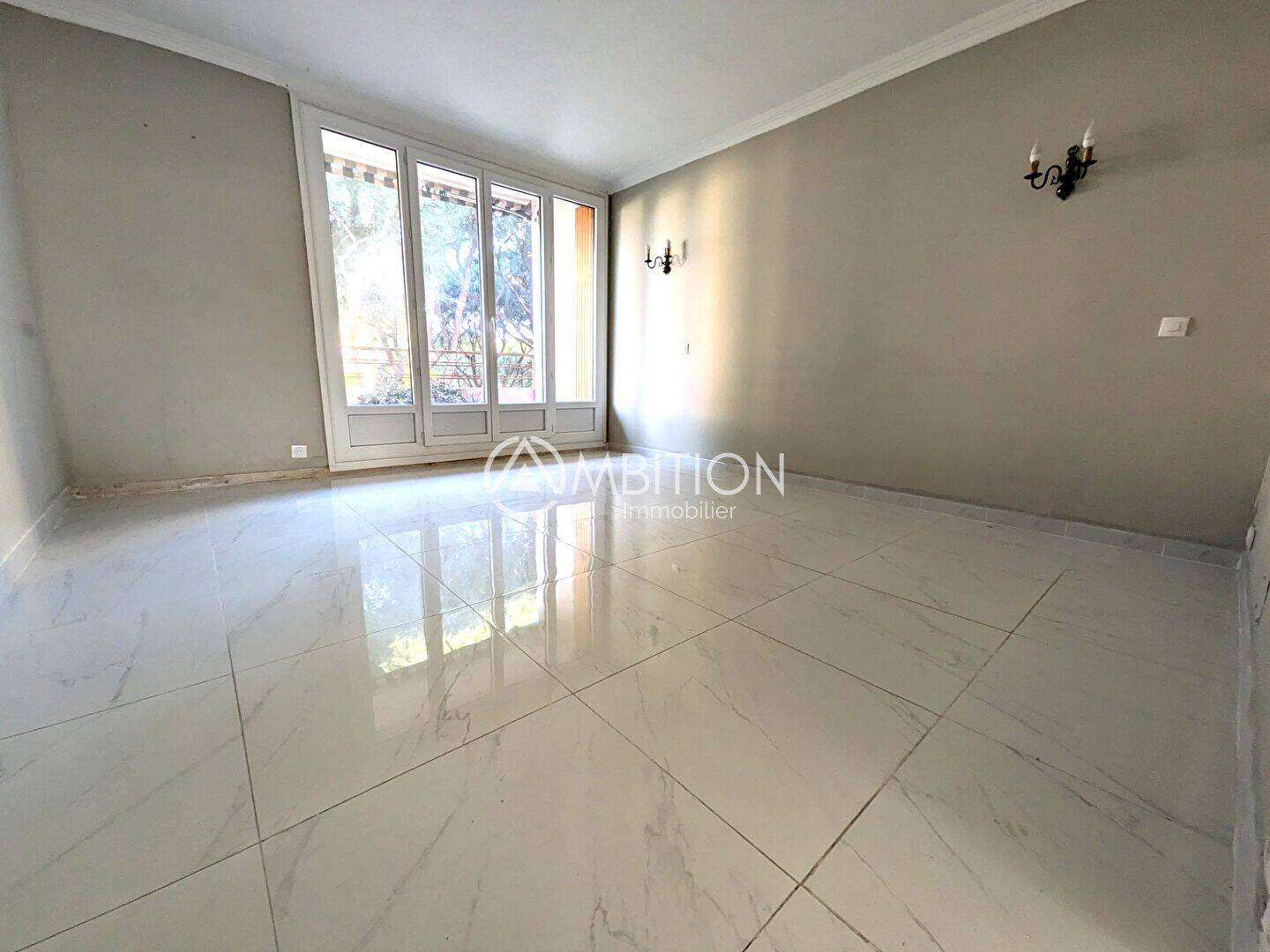 Appartement 4 pièces 79 m² · à Saint-Raphaël · 79 m² · 240 000 €
