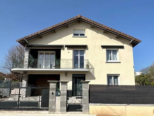 Maison à vendre 289 900 € 5 pièces 4 chambres 160 m² 617 m² de terrain Hlm Pont-du-Château 63430