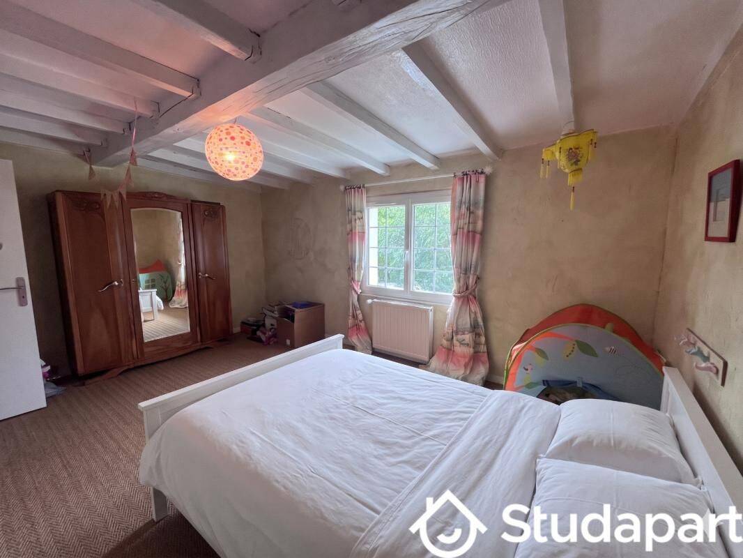 Maison 6 pièces 200 m² · à Coufouleux · 200 m² · 2 200 €/mois