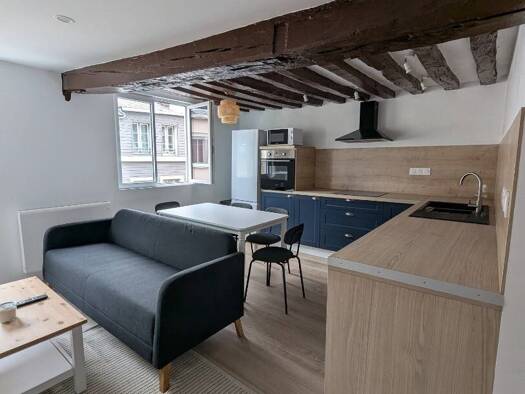 Appartement à louer 1 590 € 4 pièces 3 chambres 64 m² Étage 3/3 Vieux Marché-Cathédrale Rouen 76000