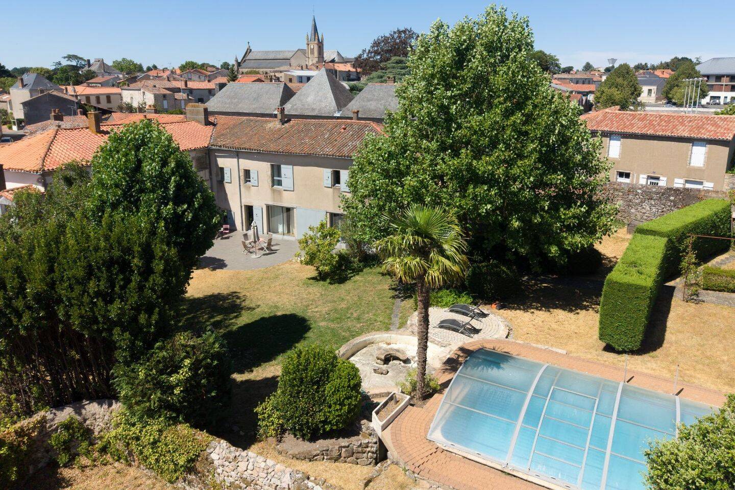 Maison 12 pièces 241 m² · à Mortagne-sur-Sèvre · 241 m² · 560 000 €