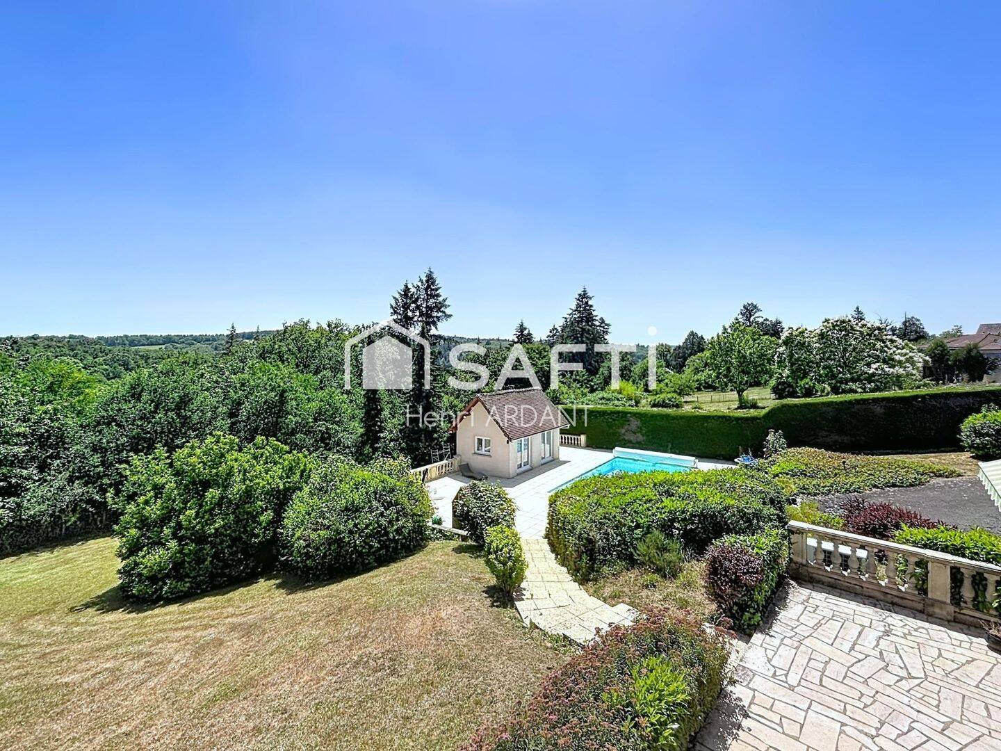Maison 8 pièces 340 m² · à Limoges · 340 m² · 449 900 €