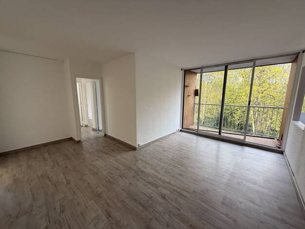 Appartement à vendre 140 000 € 4 pièces 3 chambres 79,5 m² Étage 1/4 Boussy-Saint-Antoine 91800