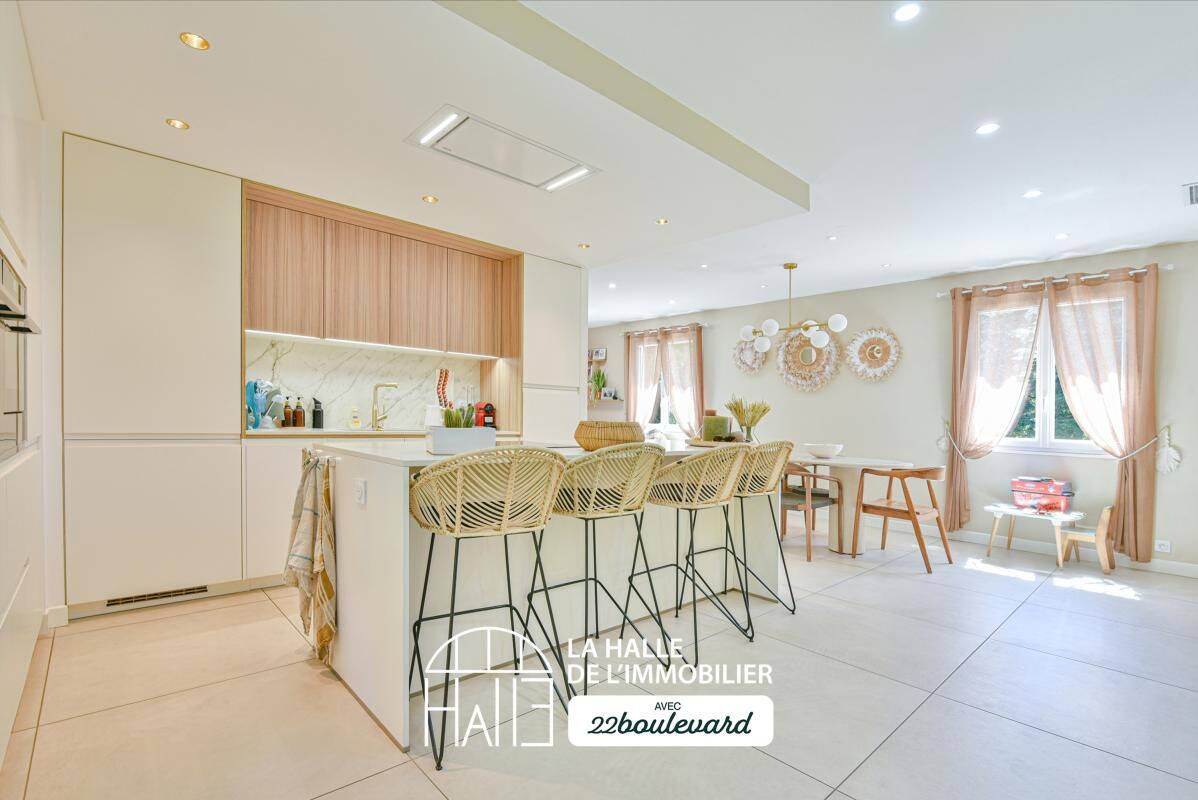 Maison 7 pièces 129 m² · à Saint-Gence · 128,8 m² · 275 000 €