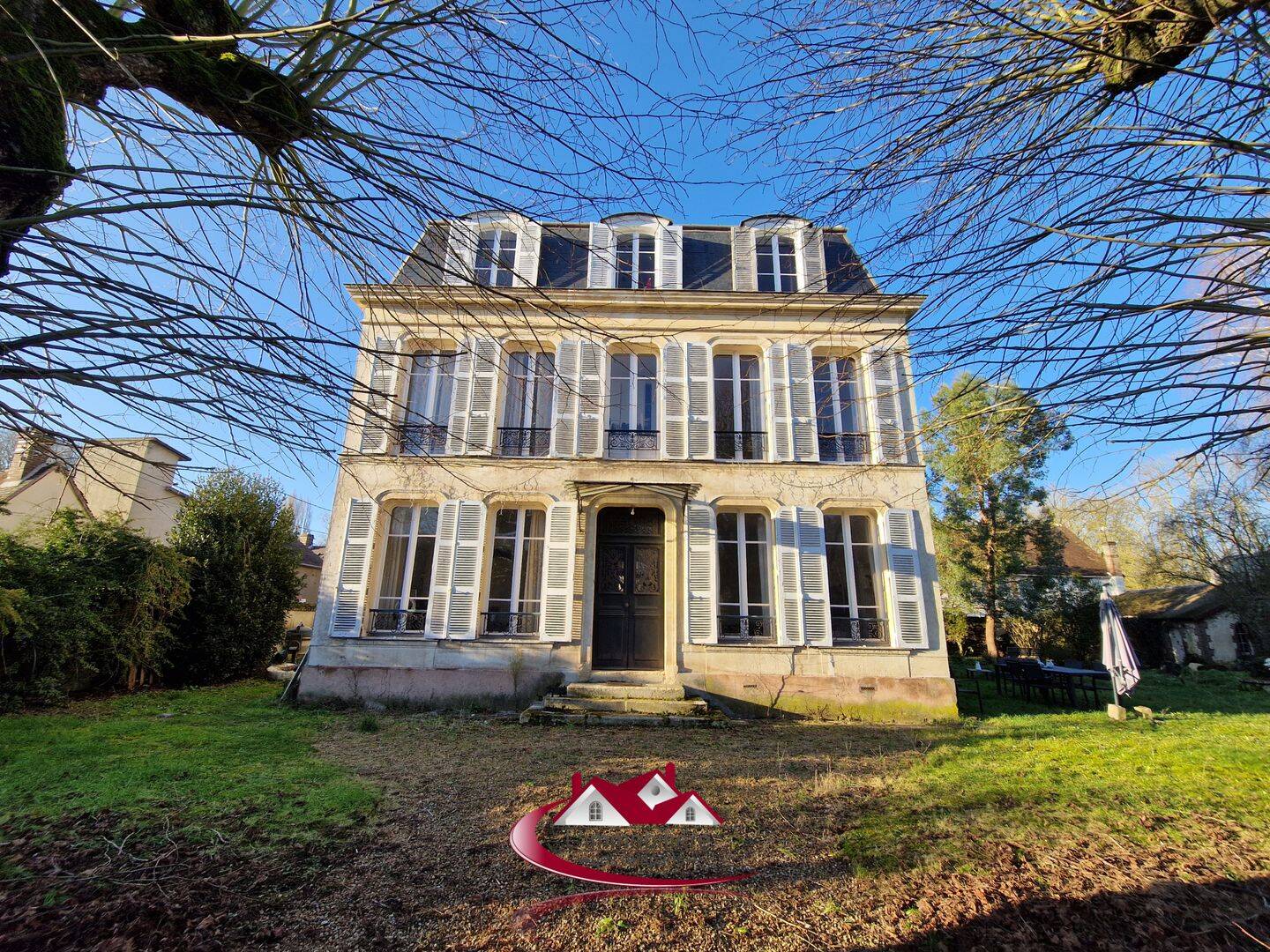 Maison 10 pièces 226 m² · à Cherisy · 226 m² · 495 000 €