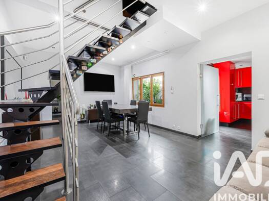 Maison de ville à vendre 720 000 € 7 pièces 5 chambres 126 m² 199 m² de terrain Centre Ville Est Ivry-sur-Seine 94200
