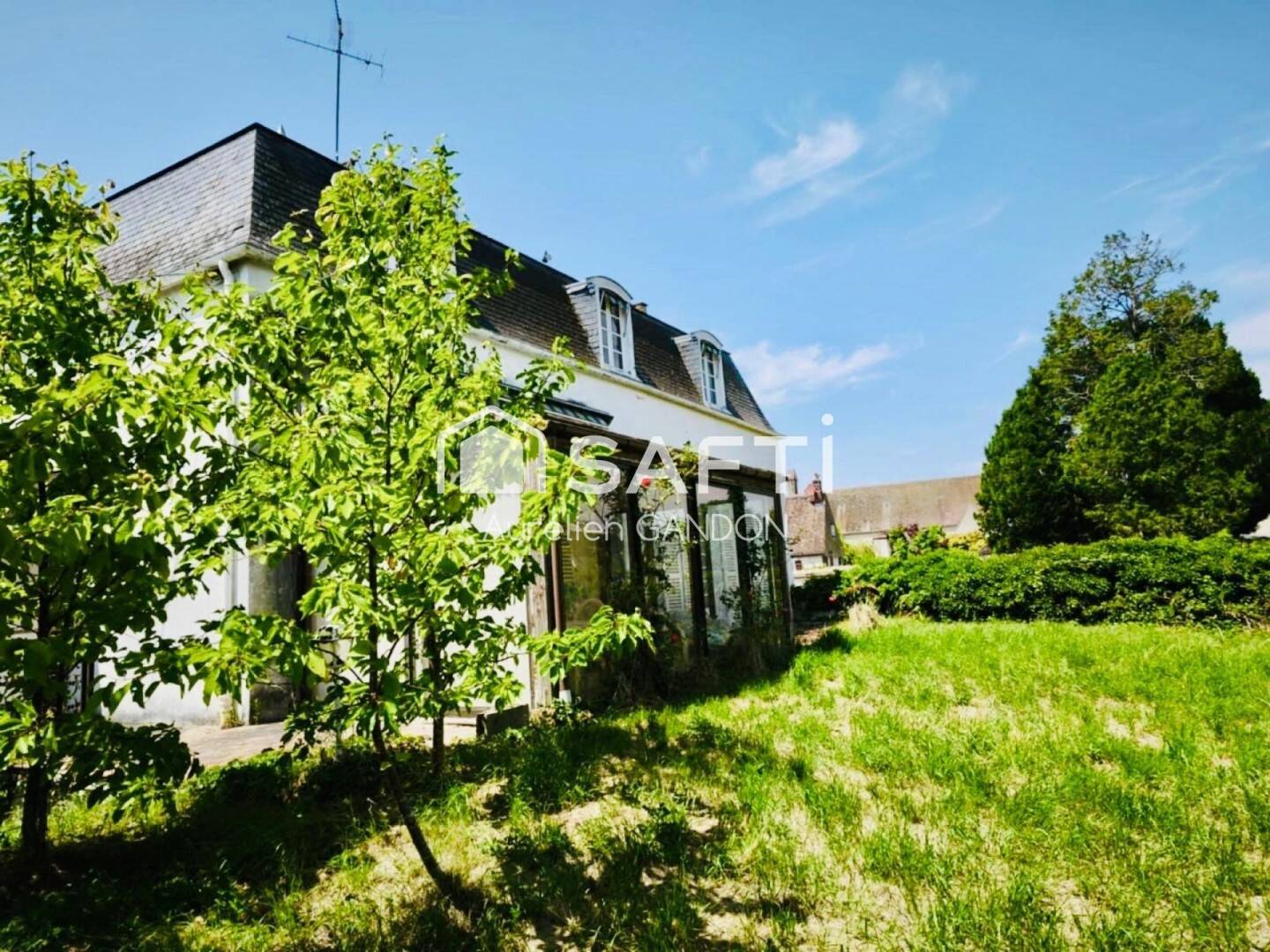 Maison 8 pièces 320 m² · à Charny Orée de Puisaye · 320 m² · 333 000 €