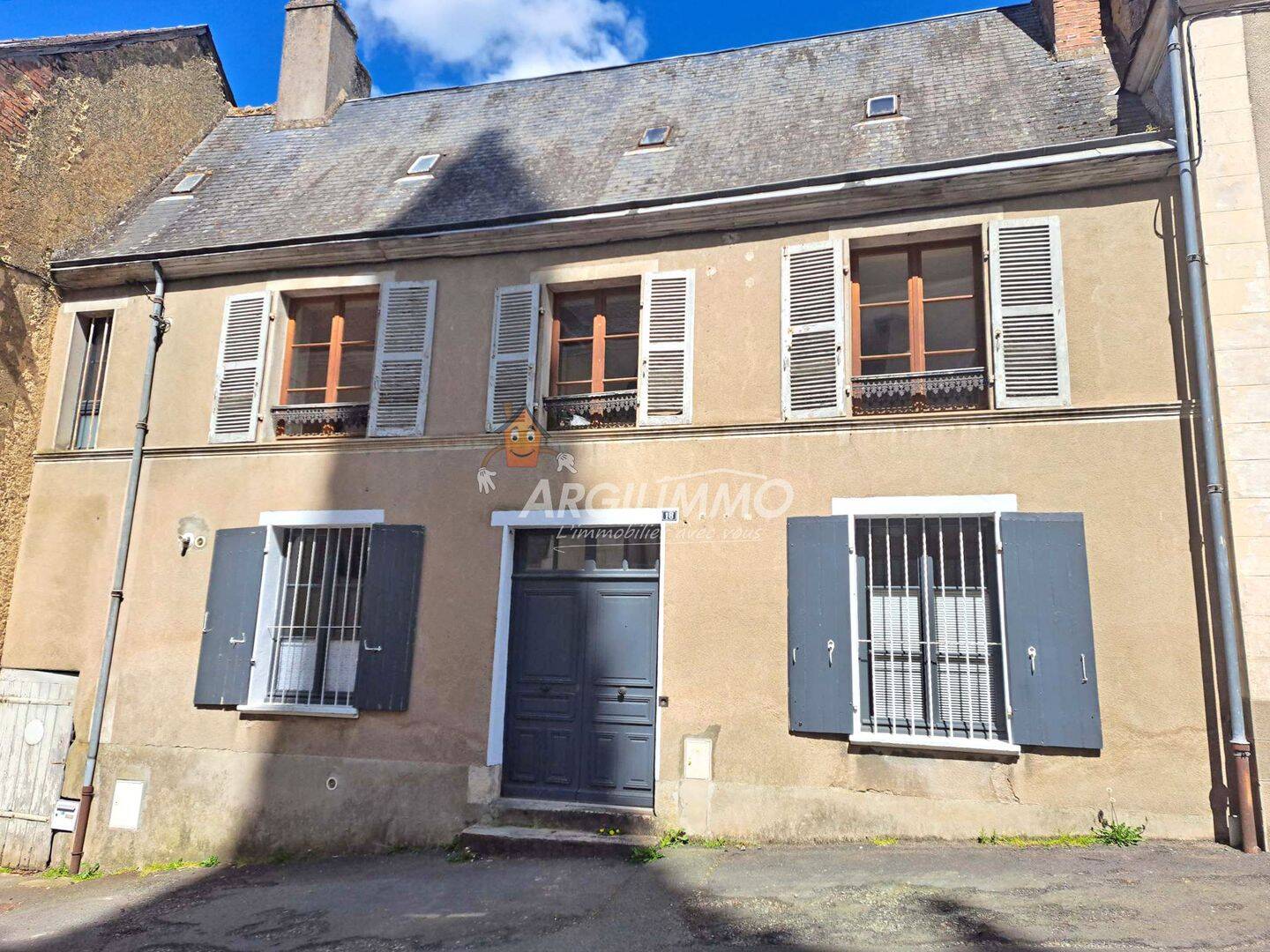 Maison 8 pièces 197 m² · à Saint-Calais · 197,2 m² · 138 500 €