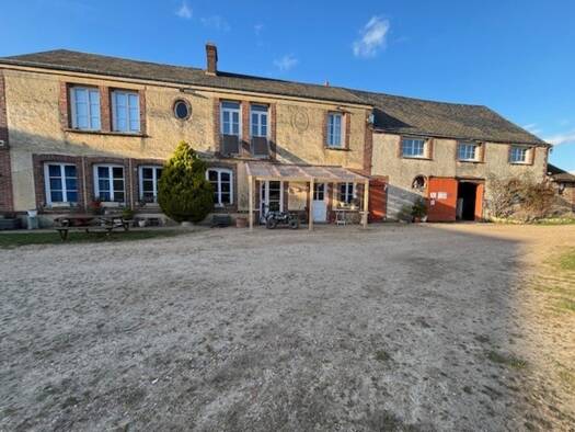 Maison à vendre 536 500 € 10 pièces 4 chambres 211 m² 154 910 000 m² de terrain Châteauneuf-en-Thymerais 28170