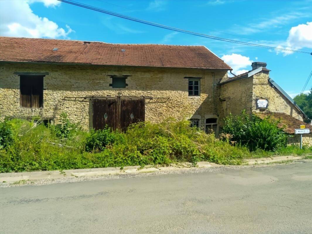 Maison 6 pièces 230 m² · à Chaume-Et-Courchamp · 230 m² · 109 500 €