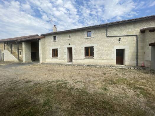 Maison à vendre 168 500 € 3 pièces 1 chambre 84 m² Entre Rte de Poitiers et Rte de Chinon Loudun 86200