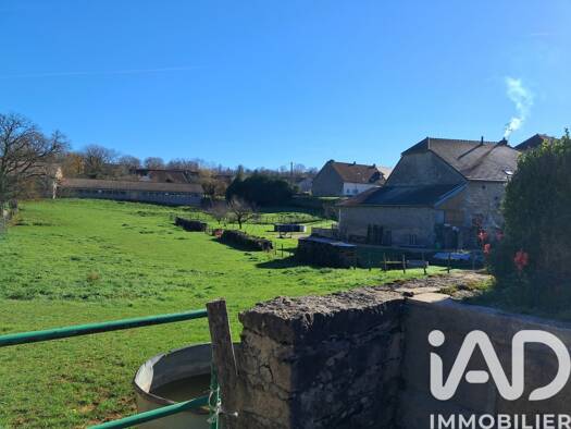 Terrain constructible viabilisé à vendre 88 000 € 2 358 m² de terrain Bornay 39570