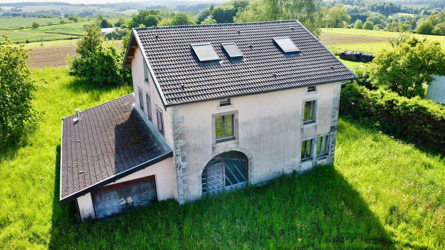 Maison 10 pièces 235 m² · à Le Clerjus · 235 m² · 189 000 €