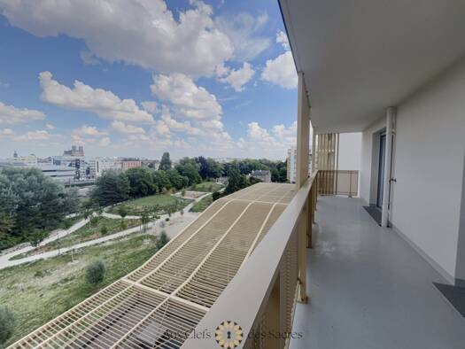 Appartement à vendre 320 000 € 4 pièces 2 chambres 81,26 m² Étage 6/8 Bois d'Amour-Porte de Paris-Courlancy Reims 51100
