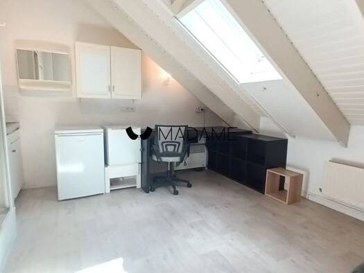 Appartement à louer - logement étudiant 450 € 1 pièce 10,5 m² Étage 2/2 Bidal Péri-Domaine Universitaire Saint-Martin-d'Hères 38400