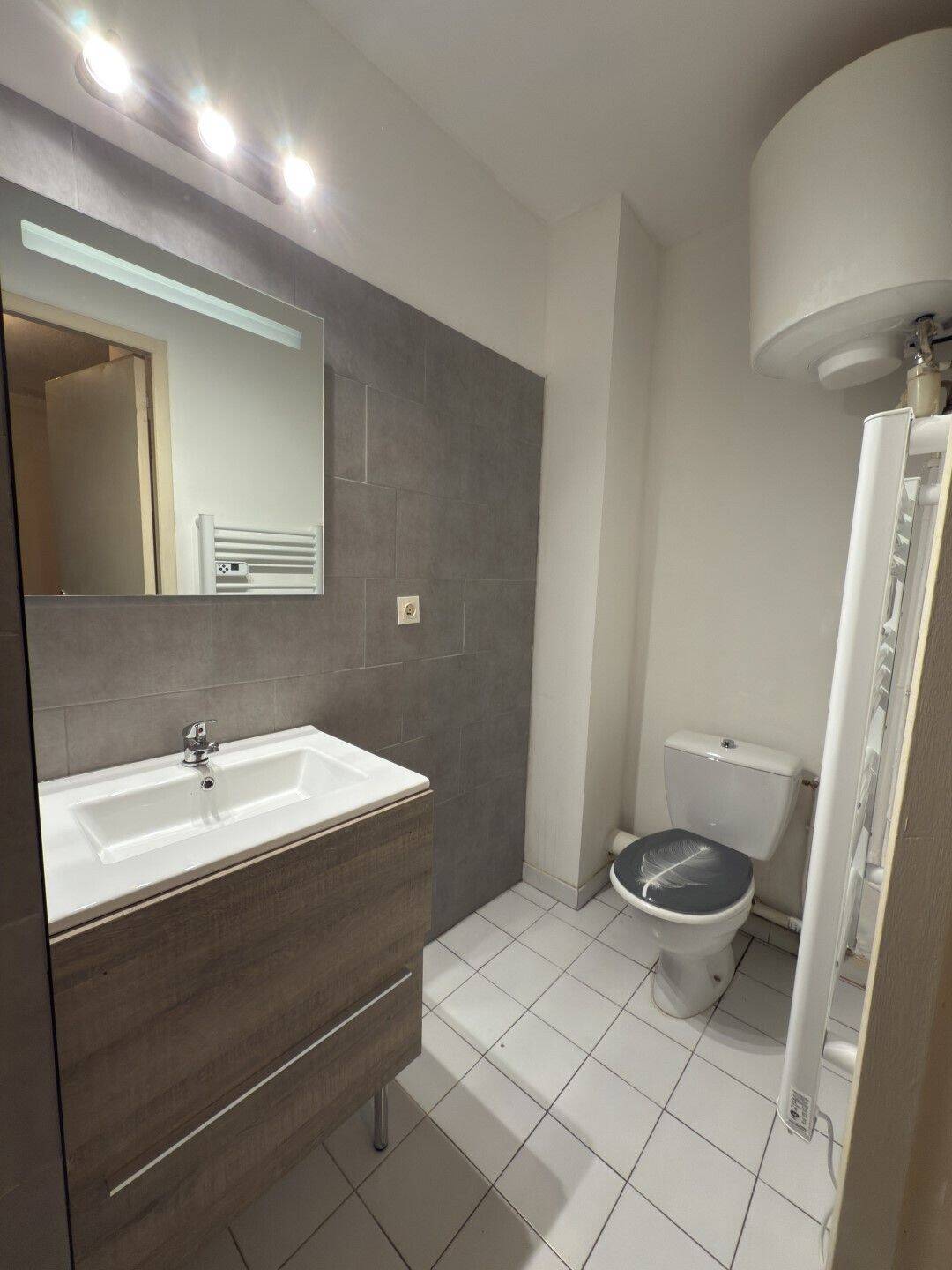 Appartement 1 pièce 15 m² · à Nîmes · 15,2 m² · 345 €