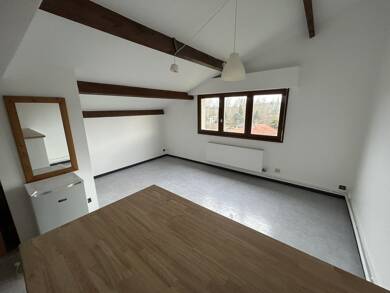 Appartement à louer 420 € 1 pièce 37 m² Dernier étage, Étage 2/2 Auch 32000