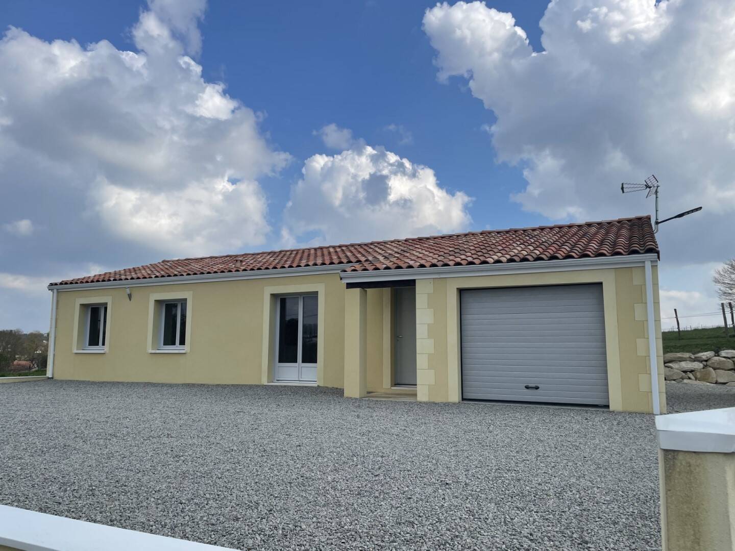 Maison 5 pièces 115 m² · à Salles-d'Angles · 115 m² · 220 000 €