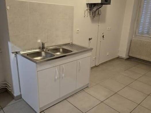 Appartement à louer 580 € 3 pièces 2 chambres 72 m² Centre Tarare 69170