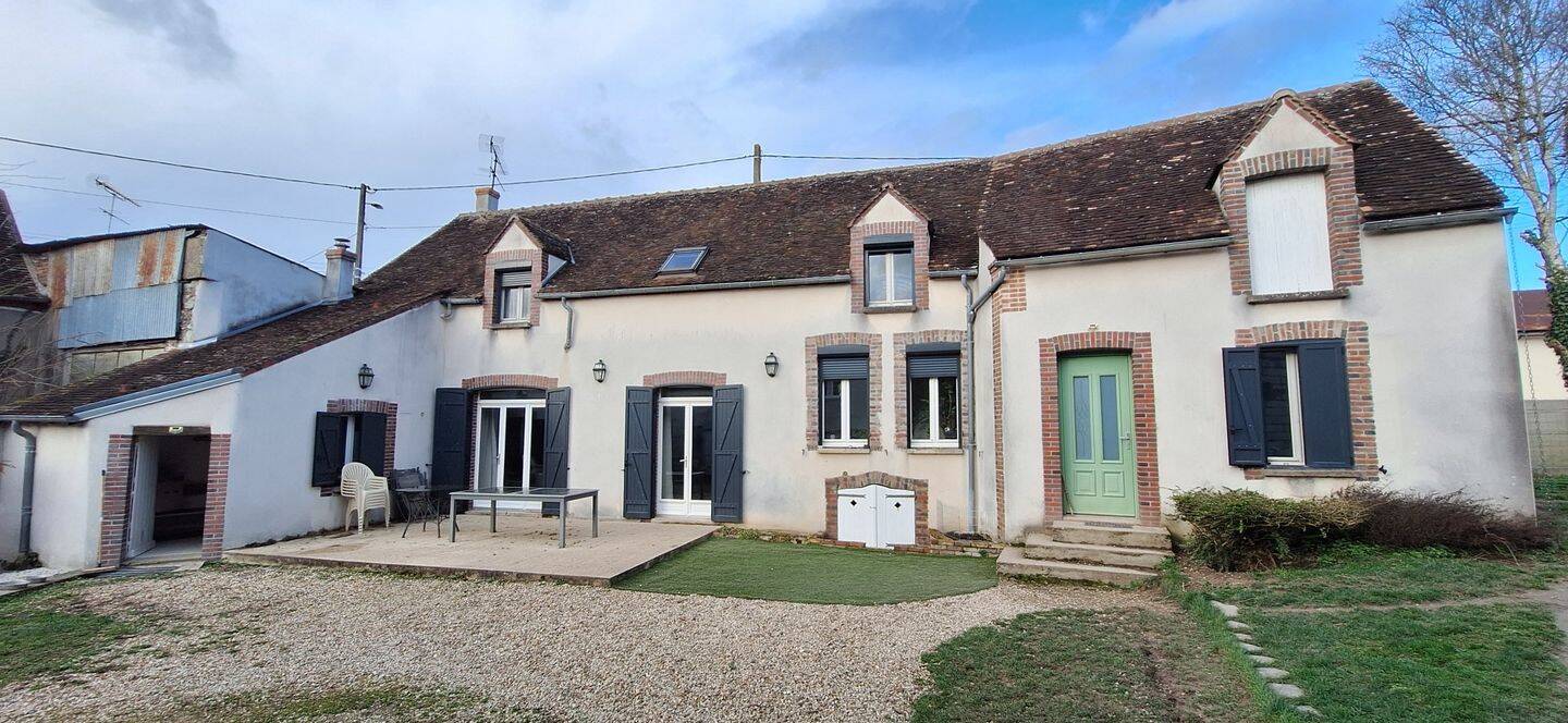 Maison 4 pièces 159 m² · à Malay-le-Grand · 158,6 m² · 235 000 €