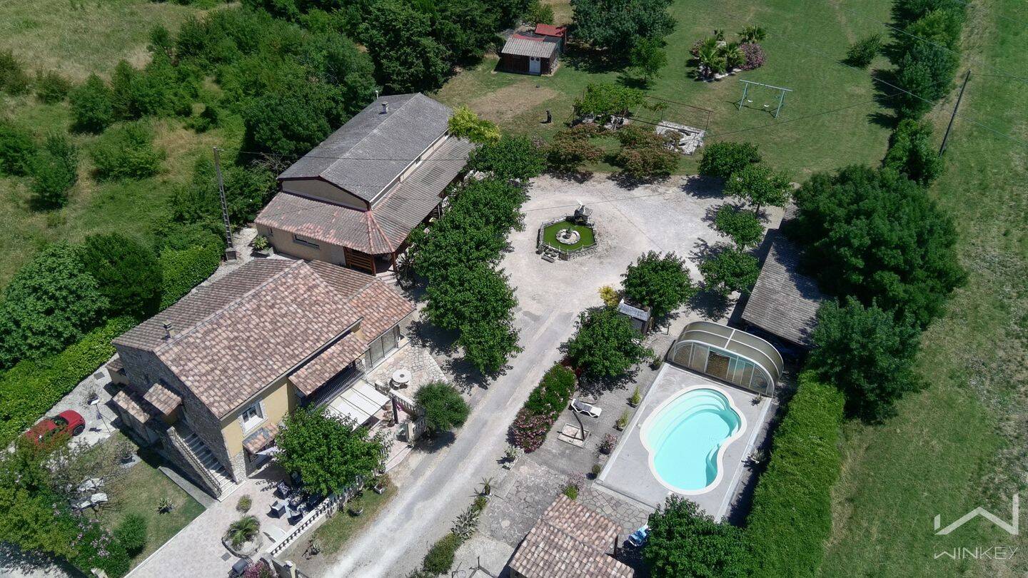 Maison 10 pièces 295 m² · à La Garde-Adhémar · 295 m² · 590 000 €