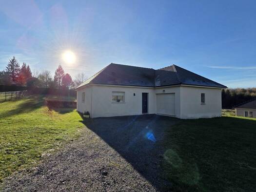 Maison à vendre 184 080 € 3 pièces 2 chambres 77 m² 1 099 m² de terrain Eyrein 19800