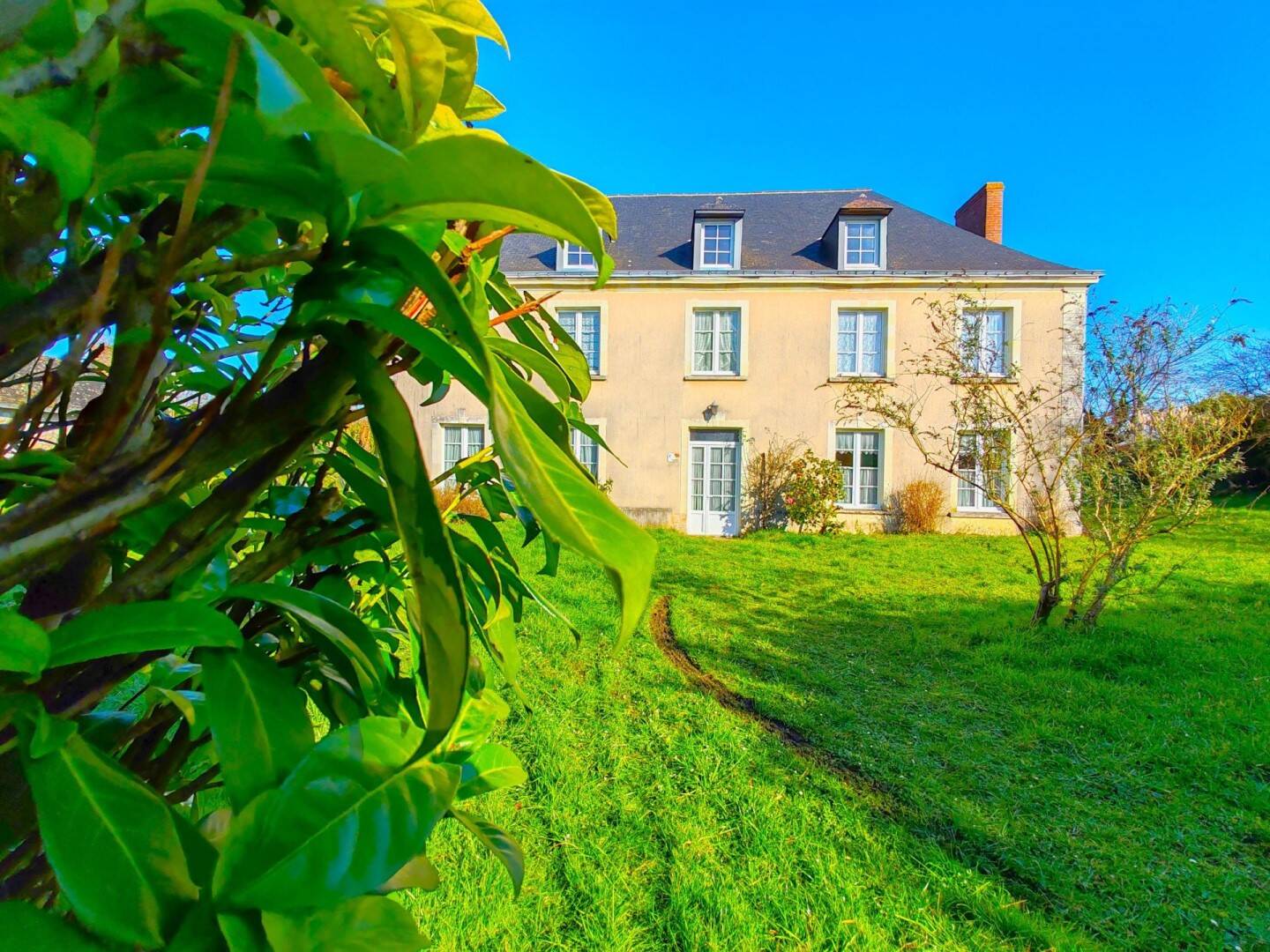 Maison 7 pièces 210 m² · à Baugé-en-Anjou · 210 m² · 289 999 €