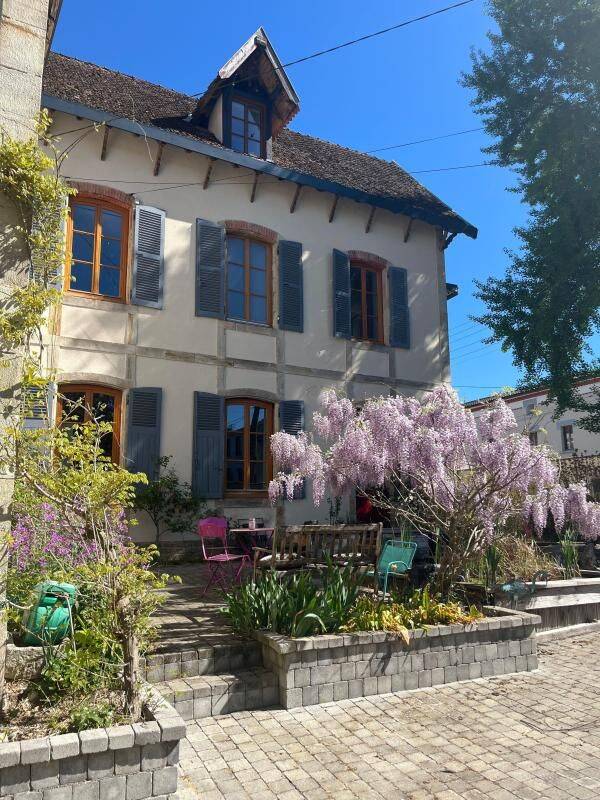 Maison 8 pièces 296 m² · à Lezoux · 296 m² · 346 000 €