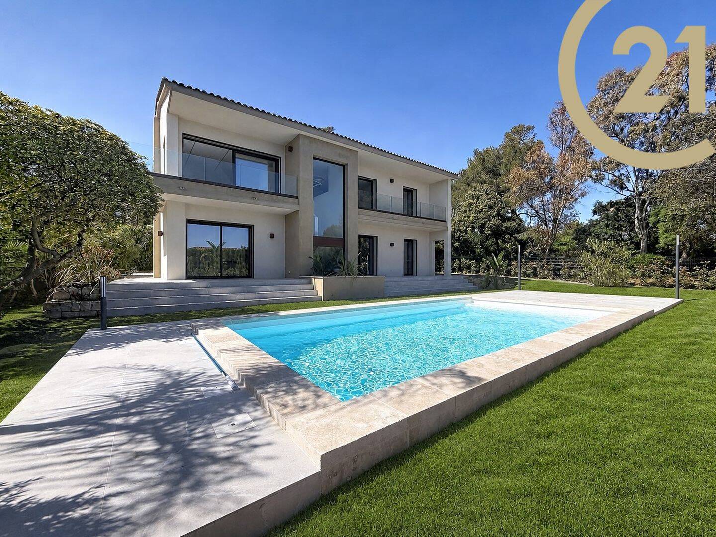 Maison 7 pièces 182 m² · à Roquebrune-sur-Argens · 182 m² · 1 699 000 €