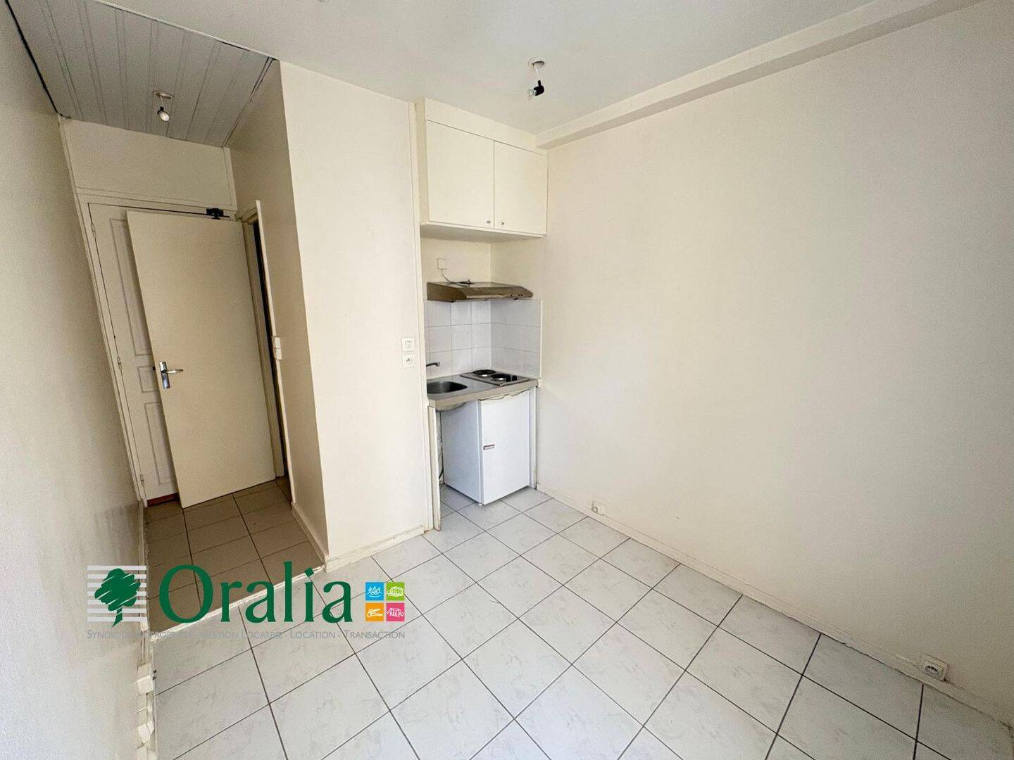Appartement 1 pièce 11 m² · à Paris 15ème Arrondissement · 10,6 m² · 419 €