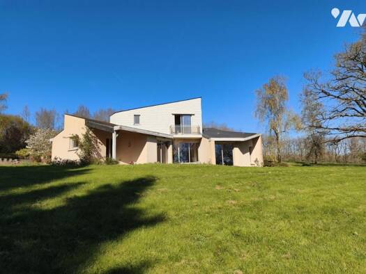 Maison de plain-pied à vendre 510 000 € 6 pièces 3 chambres 194 m² 28 042 m² de terrain Langeais 37130