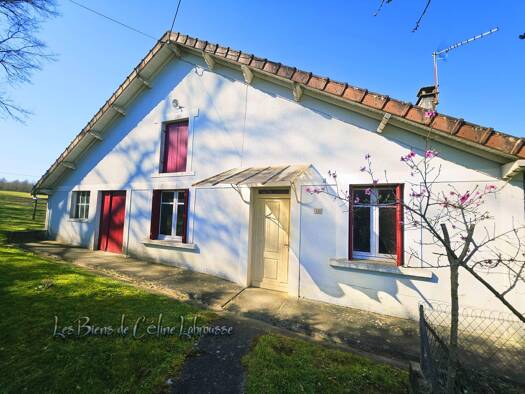 Maison de plain-pied à vendre 56 000 € 3 pièces 2 chambres 48 m² 2 558 m² de terrain Saint-Jory-de-Chalais 24800