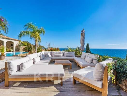 Villa à vendre 2 250 000 € 6 pièces 5 chambres 225 m² 1 200 m² de terrain Bord de Mer Carqueiranne 83320