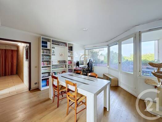 Appartement à vendre 145 000 € 2 pièces 1 chambre 62,4 m² 5ème étage Vaulx-en-Velin 69120