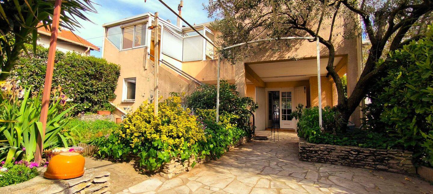 Maison 6 pièces 160 m² · à Nîmes · 160 m² · 319 000 €