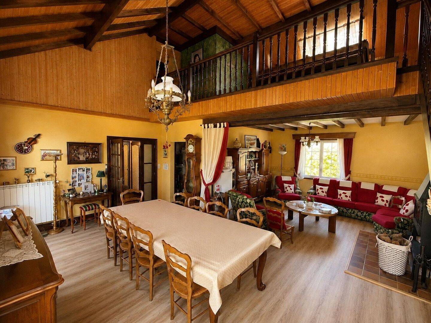 Maison 6 pièces 210 m² · à Lussac-les-Châteaux · 210 m² · 199 000 €