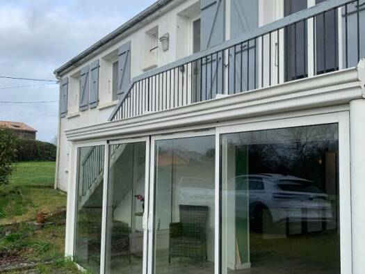 Maison à vendre 229 000 € 8 pièces 4 chambres 180 m² 3 295 m² de terrain Rosnay 85320