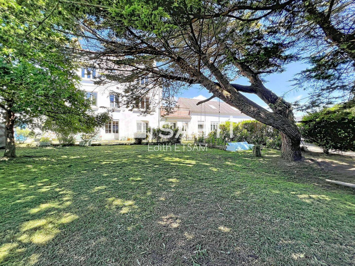 Maison 10 pièces 215 m² · à Treffiagat · 215 m² · 439 700 €