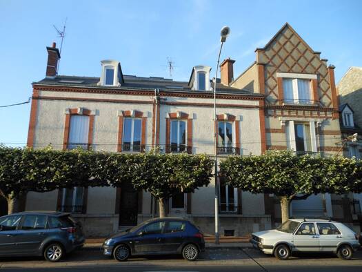 Maison à vendre 224 000 € 8 pièces 6 chambres 207 m² 216 m² de terrain Centre Ville Pithiviers 45300