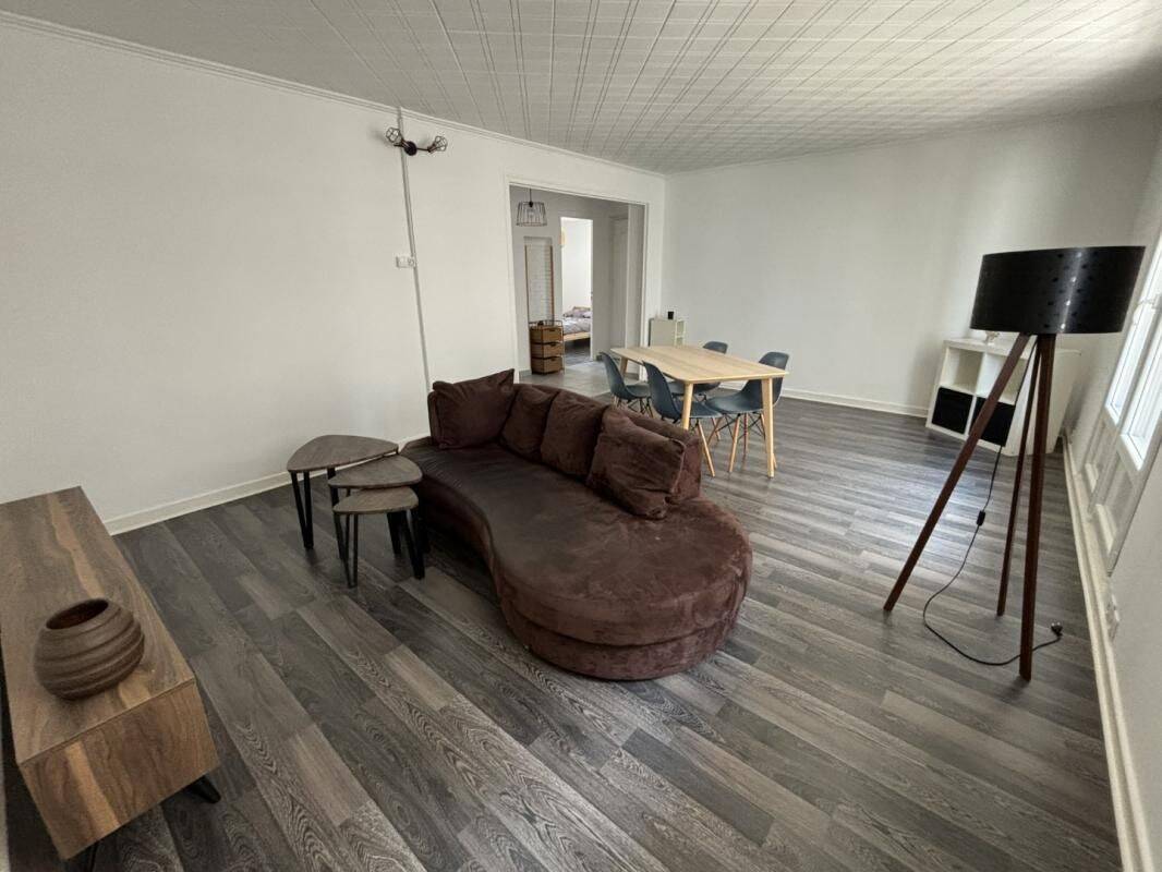 A LOUER - T3 MEUBLE AVEC BALCON - 3 RUE PIERRE RUIBET — 2