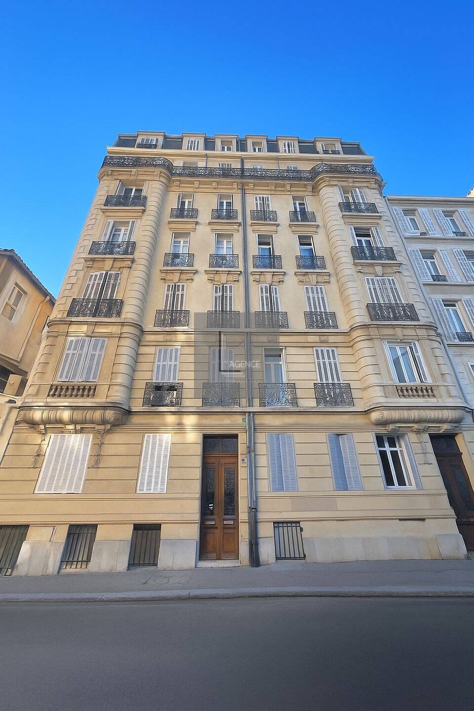Appartement 4 pièces 76 m² · à Marseille 6ème Arrondissement · 75,7 m² · 352 000 €