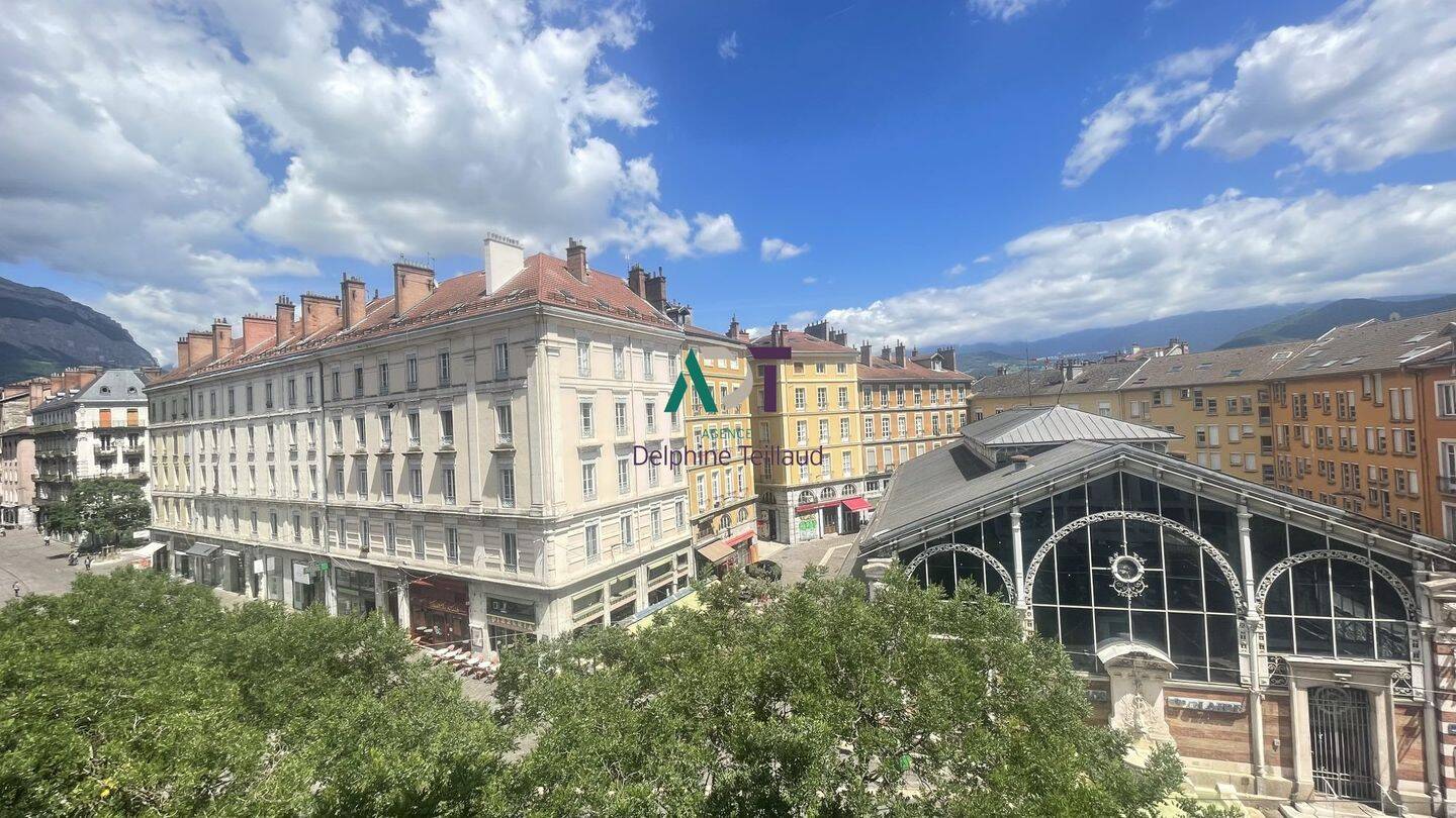 Appartement 2 pièces 80 m² · à Grenoble · 79,8 m² · 235 000 €