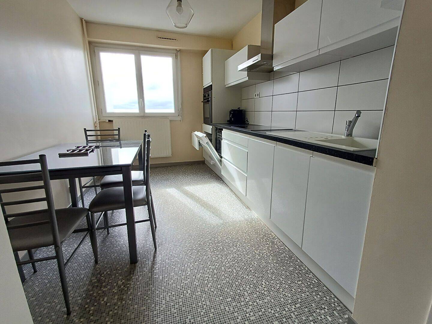 1 pièce 10 m² · à La Roche-sur-Yon · 10 m² · 470 €