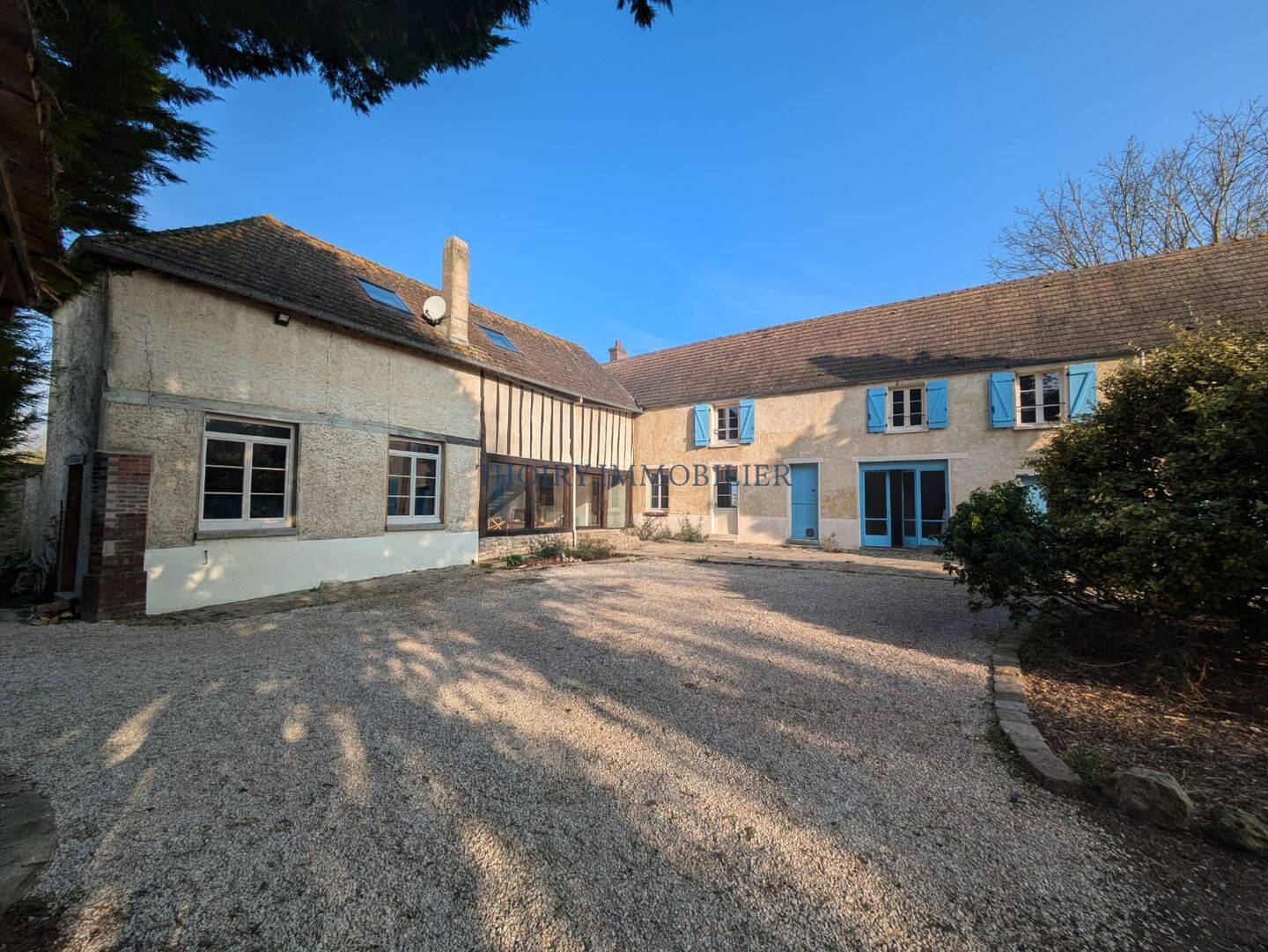 Maison 8 pièces 265 m² · à Thoiry · 265 m² · 654 000 €