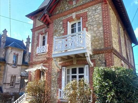 Maison à vendre 800 000 € 6 pièces 3 chambres 133 m² 339 m² de terrain Trouville-sur-Mer 14360
