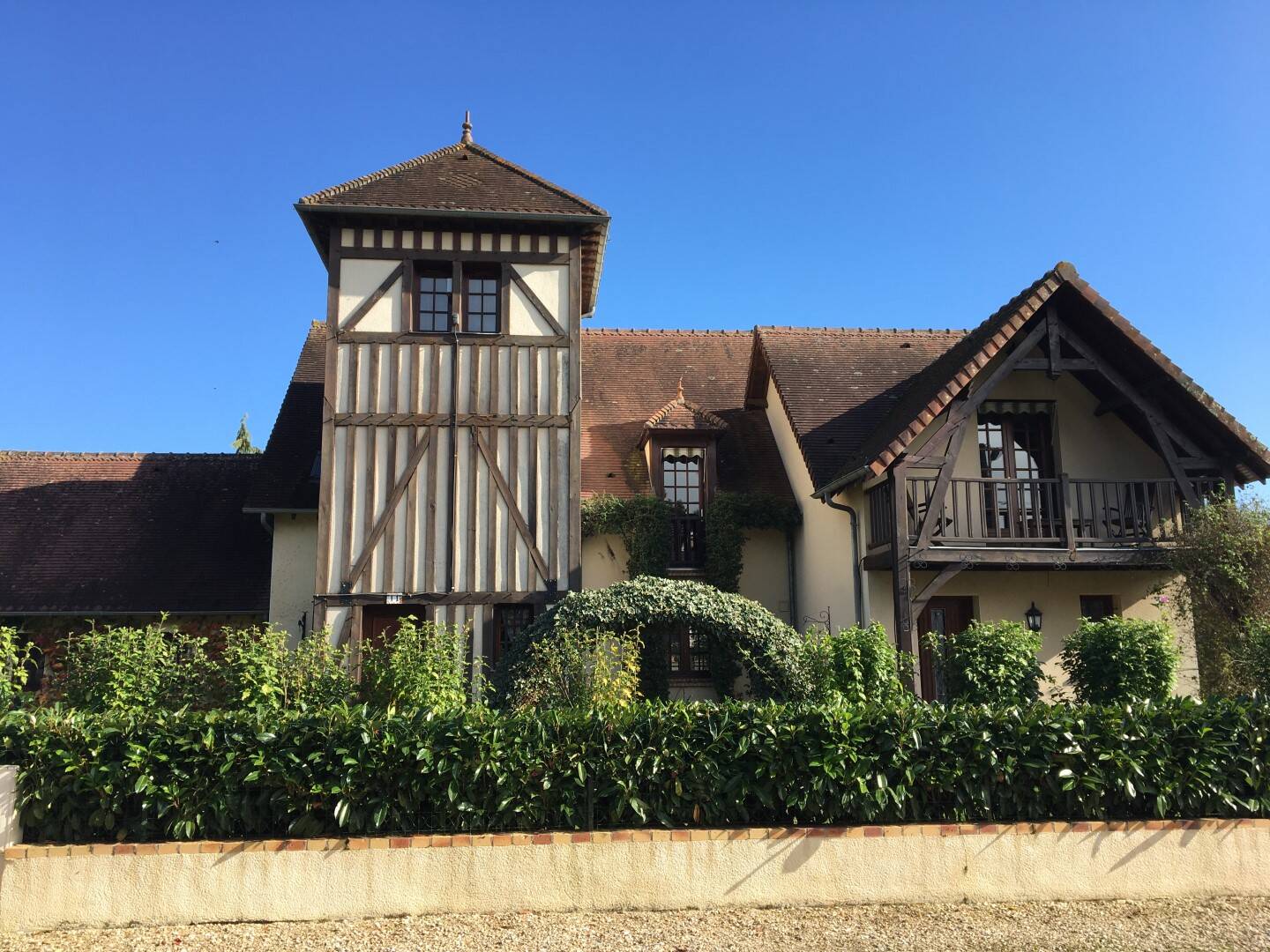 Maison 10 pièces 203 m² · à Cézy · 203 m² · 438 000 €