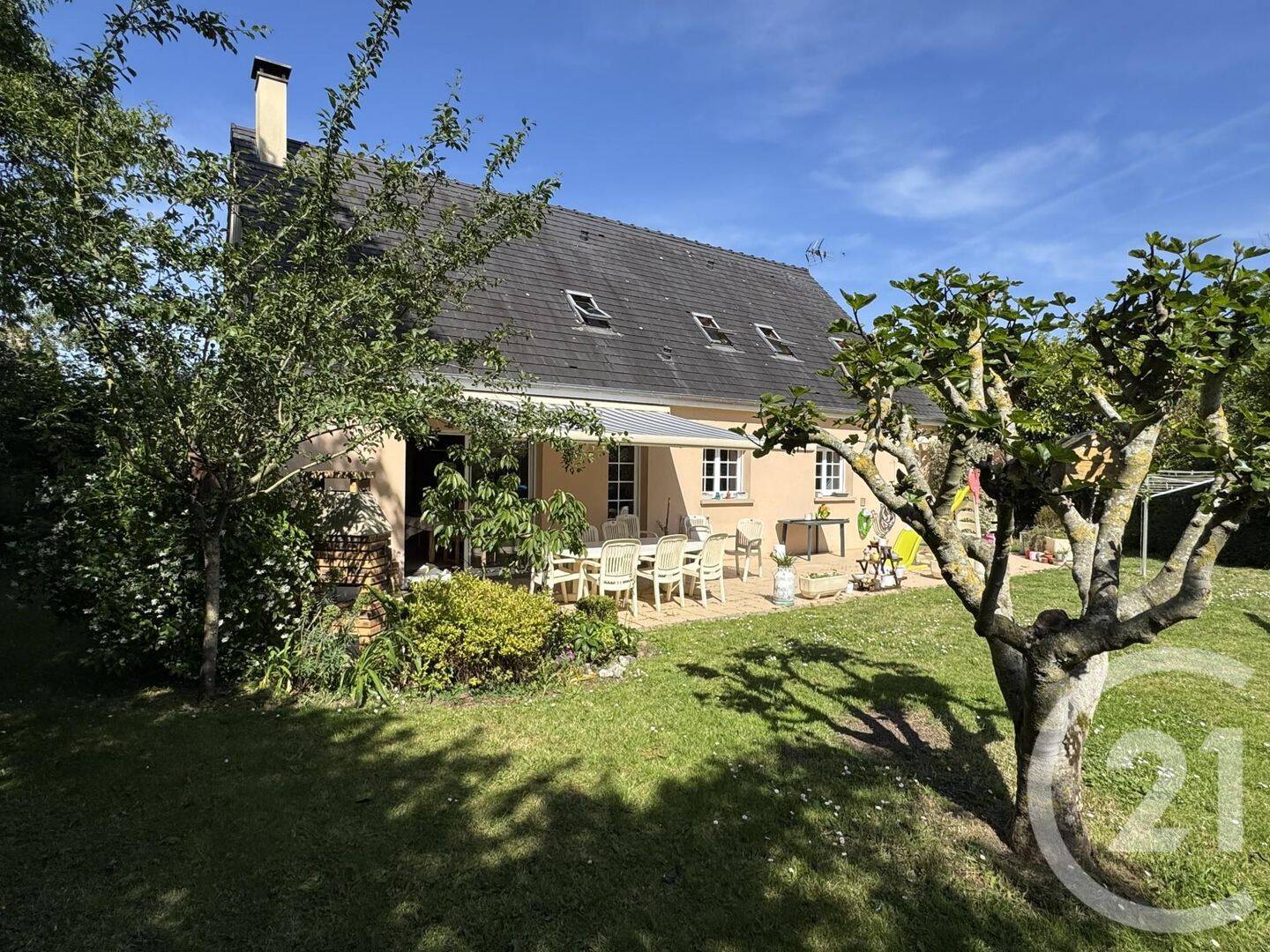 Maison 6 pièces 142 m² · à Gouville-sur-Mer · 142 m² · 400 000 €