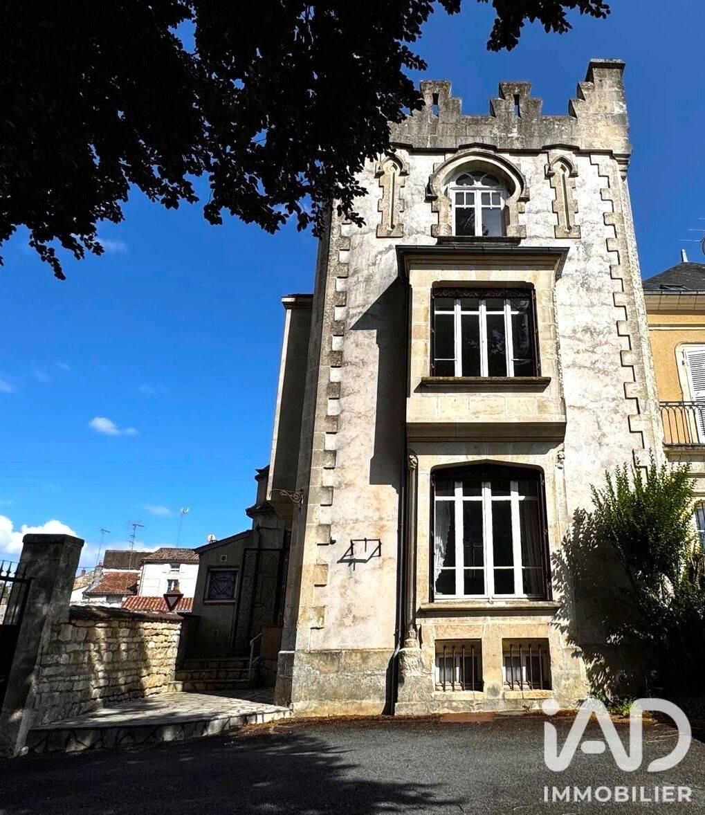 Maison 7 pièces 189 m² · à Fontenay-le-Comte · 189 m² · 322 000 €