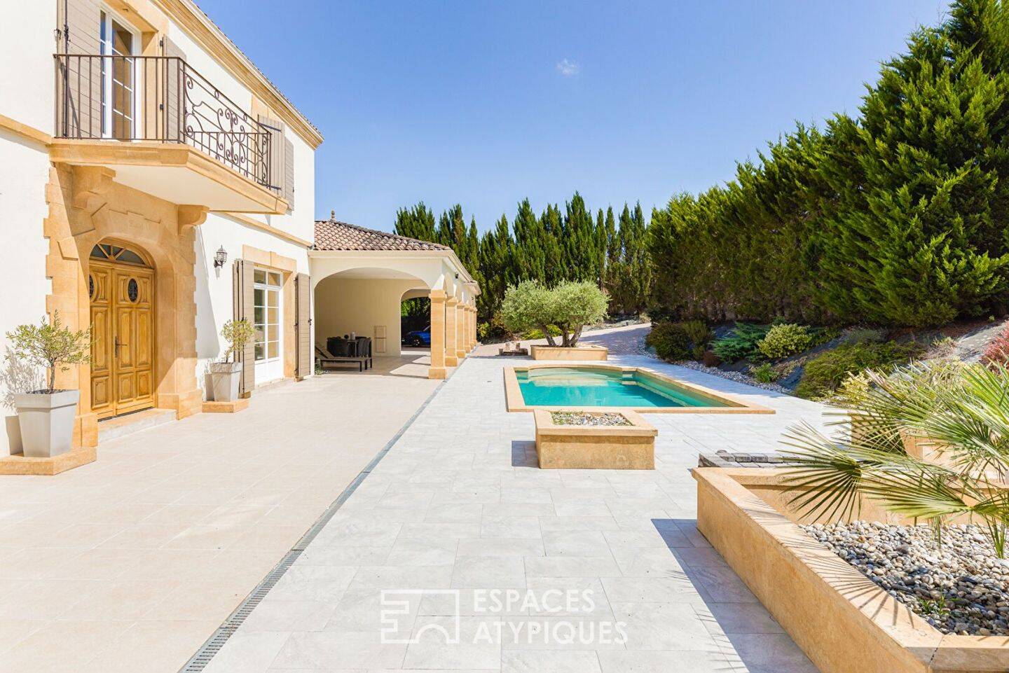 Maison 11 pièces 300 m² · à Labastide-Saint-Sernin · 300 m² · 750 000 €